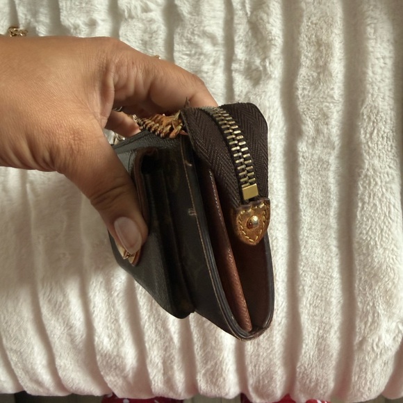 Louis Vuitton wallet/crossbody with 2 chains - Picture 6 of 15